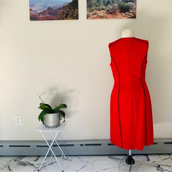 Red fitted dress with navy piping accents - Picture 2 of 6